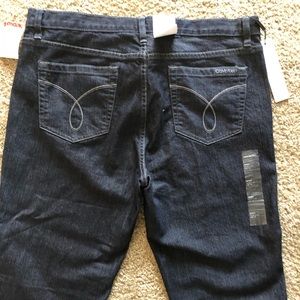 Skinny leg. Slim fit. Sits at waist. Never worn.